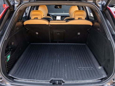 Used 2024 Volvo XC60 B5 Ultimate w/ Protection Package Premier AWD/4WD image 34
