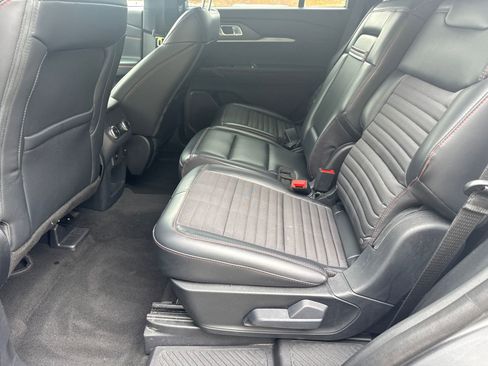Used 2025 Ford Explorer ST-Line w/ ST-Line Street Pack AWD/4WD image 21
