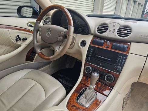 Used 2009 Mercedes-Benz CLK 350 Coupe w/ Premium I Pkg image 11