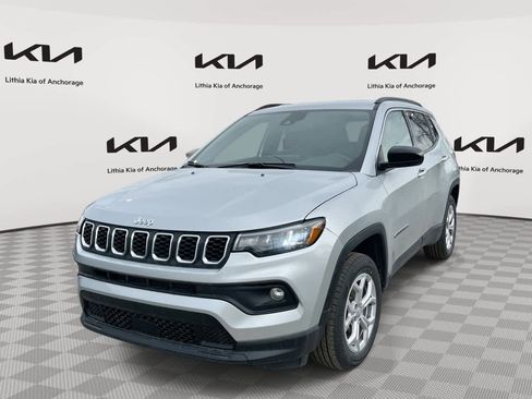 Used 2024 Jeep Compass Latitude AWD/4WD image 1