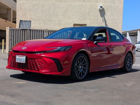Used 2025 Toyota Camry XSE FWD image 11