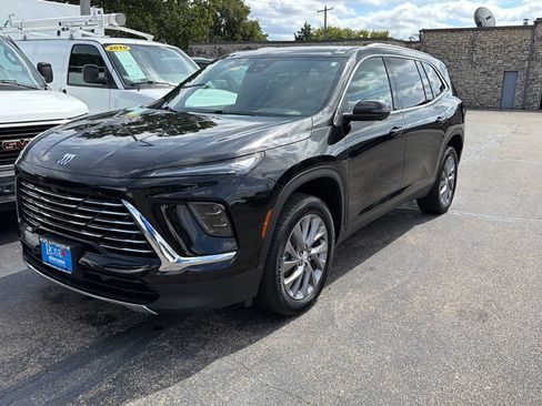 Used 2025 Buick Enclave Preferred AWD/4WD image 3