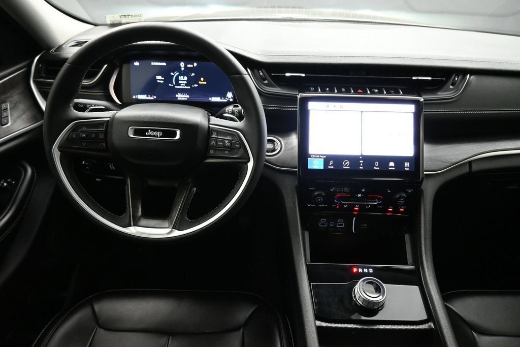 Used 2023 Jeep Grand Cherokee Limited w/ Black Appearance Package RWD image 6