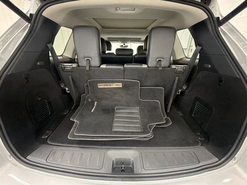Used 2020 Nissan Pathfinder SL AWD/4WD image 16