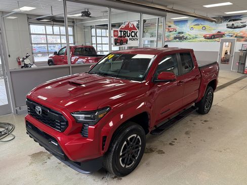 Used 2024 Toyota Tacoma TRD Sport AWD/4WD image 49