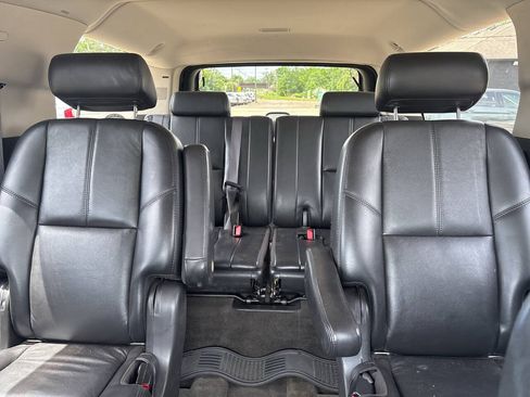 Used 2007 Chevrolet Suburban LT w/ LT Preferred Equipment Group AWD/4WD image 30