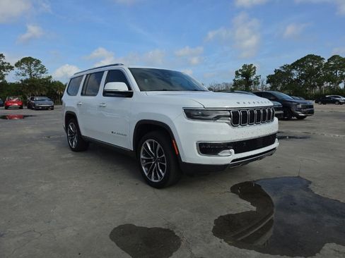 Used 2022 Jeep Wagoneer Series III w/ Premium Group I AWD/4WD image 1