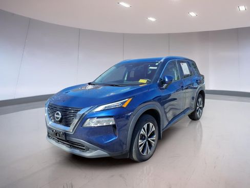 Used 2023 Nissan Rogue SV w/ SV Premium B Package image 3