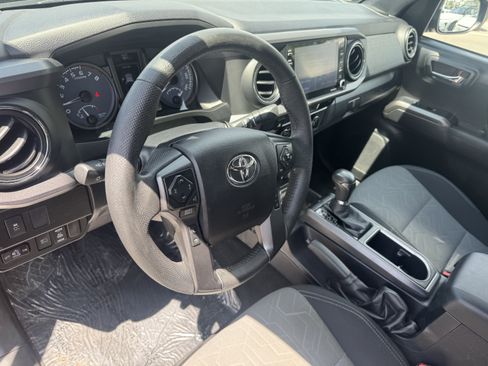 Used 2021 Toyota Tacoma TRD Off-Road w/ Technology Package AWD/4WD image 12