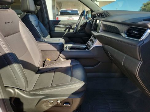 Used 2023 GMC Yukon XL Denali image 29