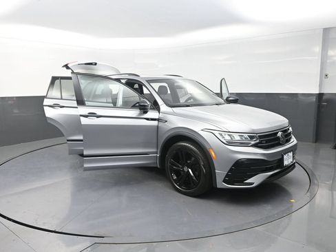 Used 2024 Volkswagen Tiguan SE R-Line FWD image 32