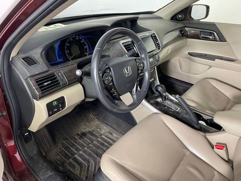 Used 2017 Honda Accord Touring image 3