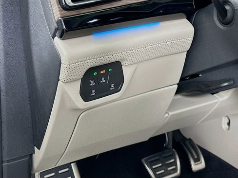 Used 2024 Volkswagen Atlas SEL Premium R-Line image 10