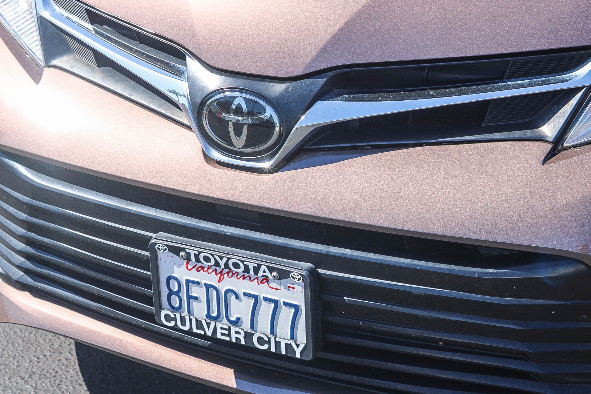 Used 2018 Toyota Sienna LE w/ Carpet Mat Package FWD image 6