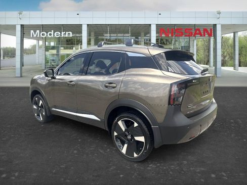 Certified 2026 Nissan Kicks SR FWD image 3