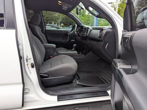 Used 2017 Toyota Tacoma TRD Sport w/ Tow Package (A/T) image 31