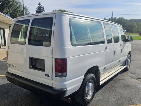Used 2006 Ford E-350 and Econoline 350 XLT RWD image 4