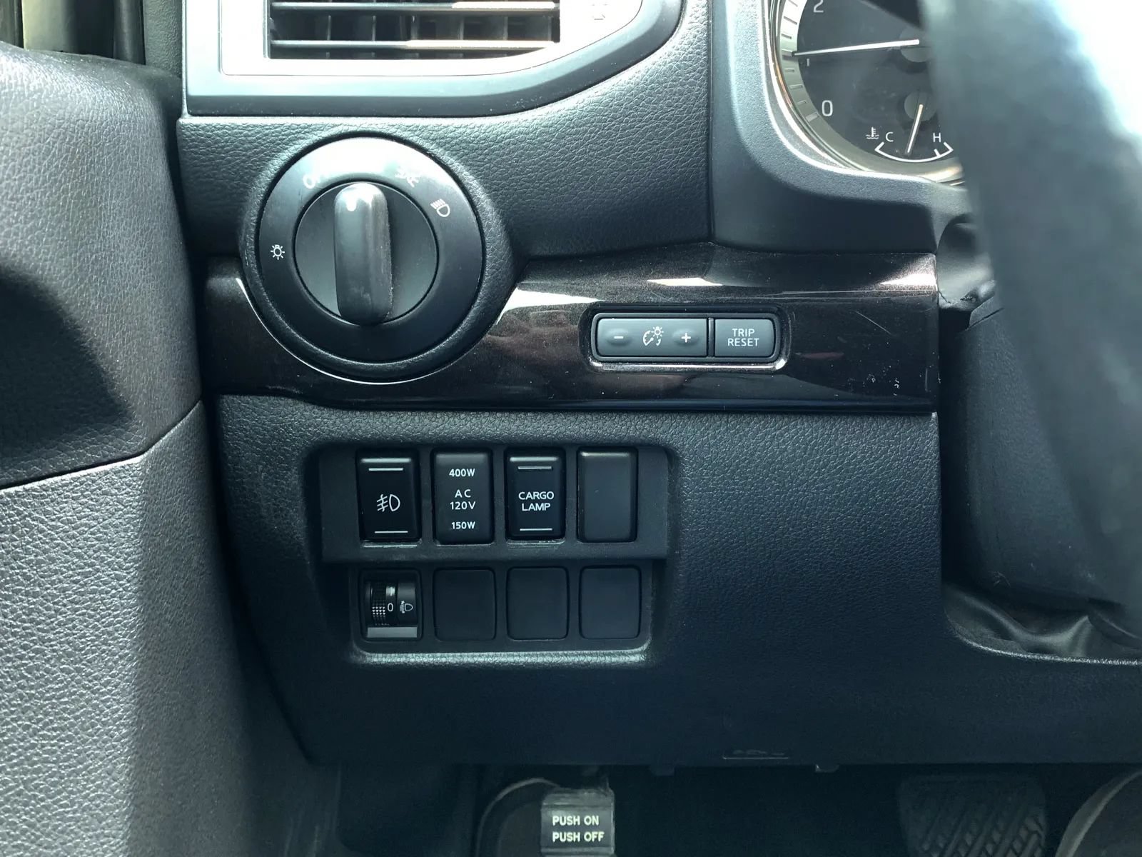 Used 2019 Nissan Titan SV w/ SV Convenience Package RWD image 19