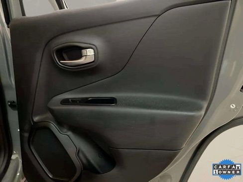 Used 2022 Jeep Renegade Latitude AWD/4WD image 17