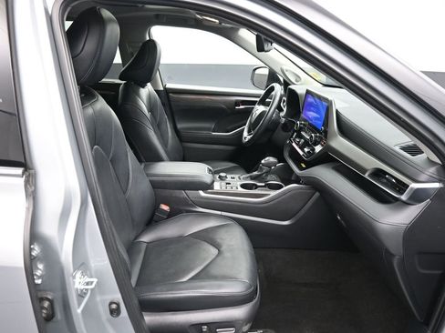 Certified 2024 Toyota Highlander Limited AWD/4WD image 27