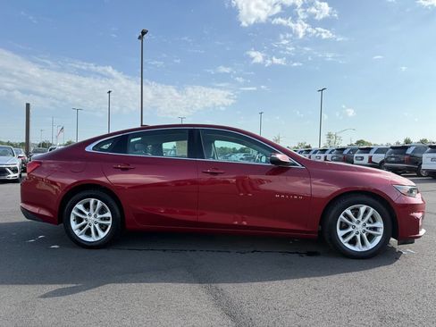 Used 2017 Chevrolet Malibu LT FWD image 4