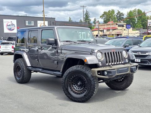 Used 2017 Jeep Wrangler Unlimited Sahara AWD/4WD image 1
