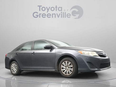 Used 2013 Toyota Camry LE image 19