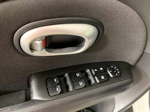 Used 2016 Kia Soul + image 14