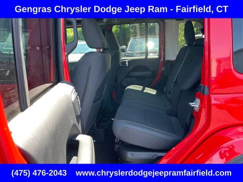Certified 2025 Jeep Wrangler Unlimited Sahara w/ Safety Group AWD/4WD image 39