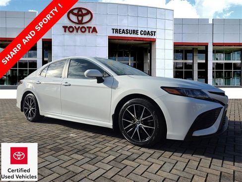 Used 2022 Toyota Camry SE image 1