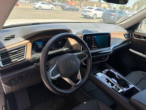 Used 2025 Volkswagen Atlas SE FWD image 7