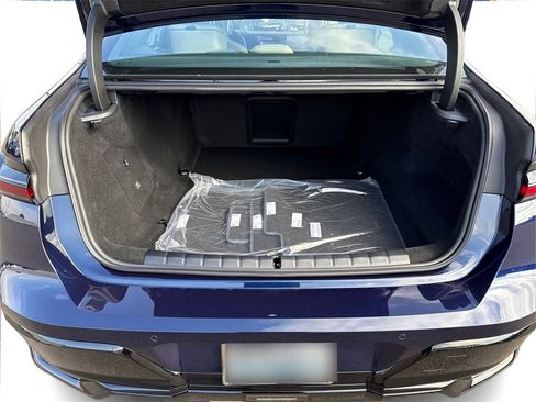 New 2025 BMW i7 xDrive60 image 13