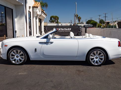 Used 2017 Rolls-Royce Dawn image 17