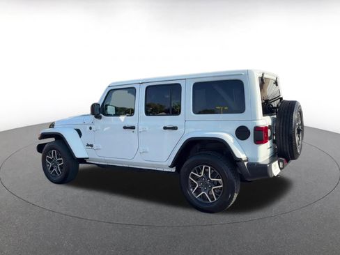 Used 2025 Jeep Wrangler Sahara image 10