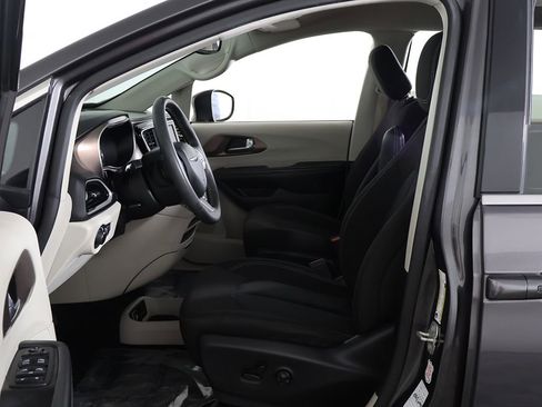 Used 2023 Chrysler Voyager LX FWD image 22