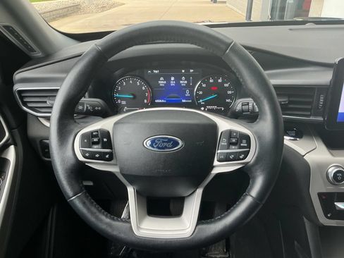 Used 2022 Ford Explorer XLT w/ Equipment Group 202A AWD/4WD image 12