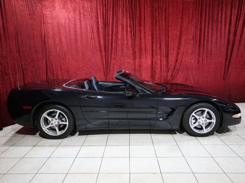 Used 2002 Chevrolet Corvette Convertible RWD image 9