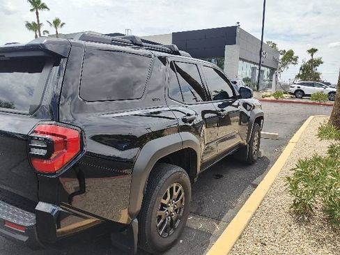 Used 2025 Toyota 4Runner SR5 AWD/4WD image 14