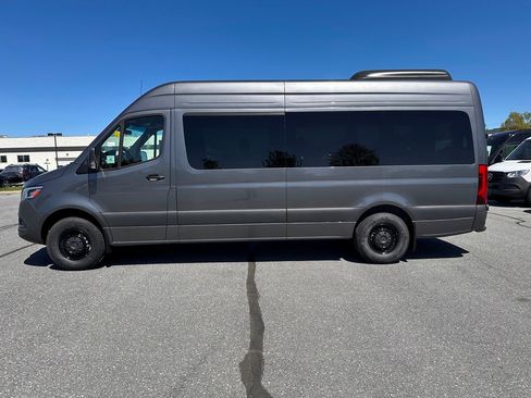 Used 2025 Mercedes-Benz Sprinter 2500 image 7