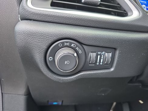 New 2026 Chrysler Pacifica Select w/ S Appearance Package FWD image 12