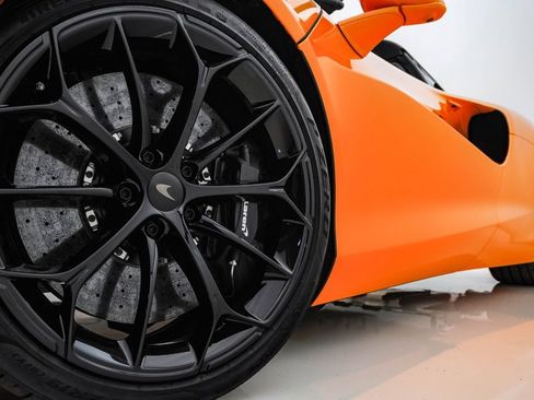 Used 2026 McLaren Artura Spider RWD image 5