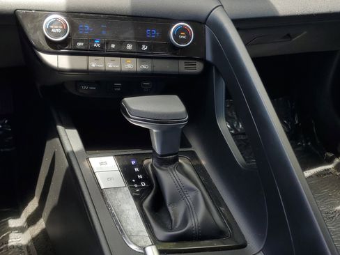 Used 2021 Hyundai Elantra SEL image 25