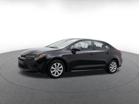 Used 2025 Toyota Corolla LE FWD image 3