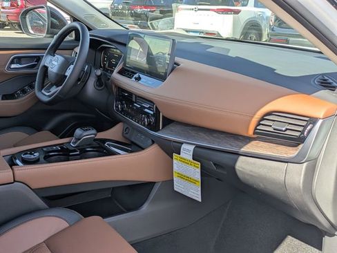 New 2026 Nissan Rogue Platinum image 17