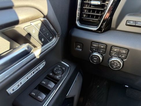 Used 2024 GMC Sierra 1500 Denali w/ Denali Reserve Package image 17