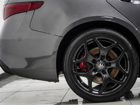 Used 2022 Alfa Romeo Giulia Ti RWD image 9