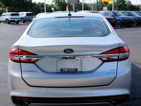 Used 2017 Ford Fusion SE w/ Fusion SE Technology Package FWD image 4