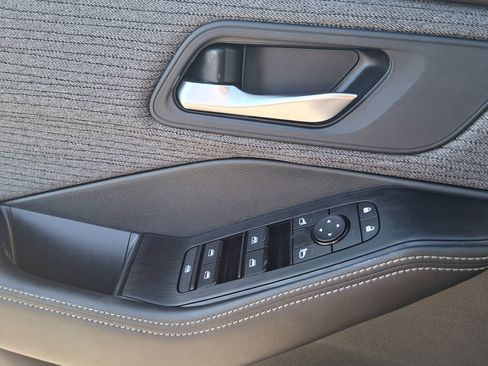 Used 2022 Nissan Rogue SV FWD image 17