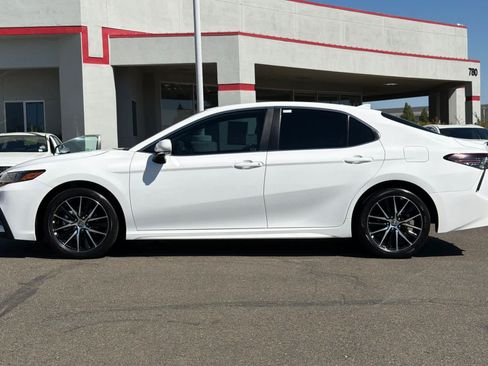 Used 2024 Toyota Camry SE FWD image 9