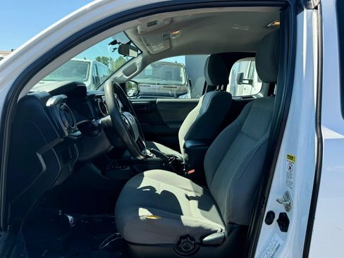 Used 2017 Toyota Tacoma SR RWD image 10